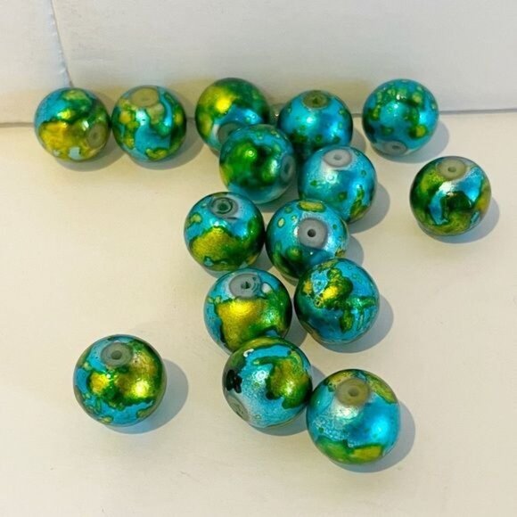 Lot Of 114 Assorted Green Hued Glass Beads For Jewelry Making Summer Crafting - Picture 5 of 5